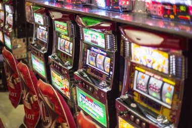 Mobile deposit interface showing QRIS code and e-wallet options on gudang slot77